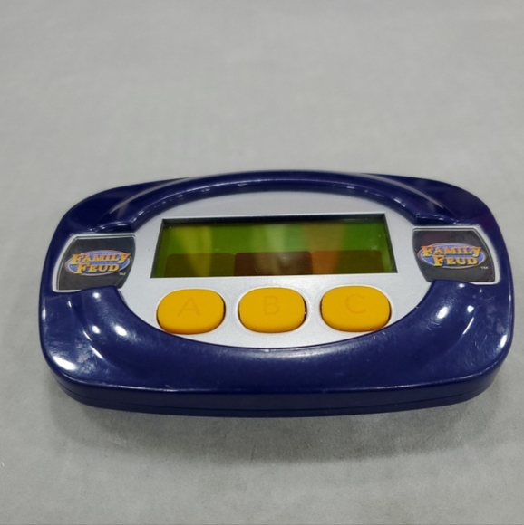 Family Feud handheld Game Irwin Toy 2007 - Picture 4 of 7